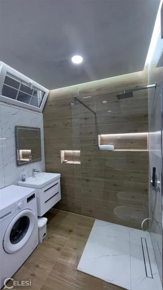 Tirane, jepet me qera apartament 1+1+Ballkon Kati 4, 75 m² 650 € (Komuna e Parisit)