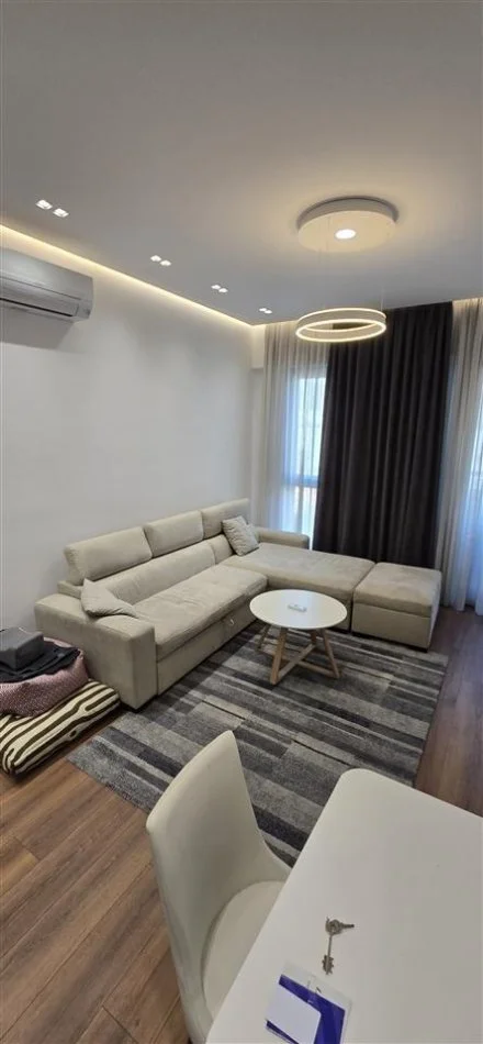 Tirane, jepet me qera apartament 1+1+Ballkon Kati 7, 80 m² 800 € (Square 21)