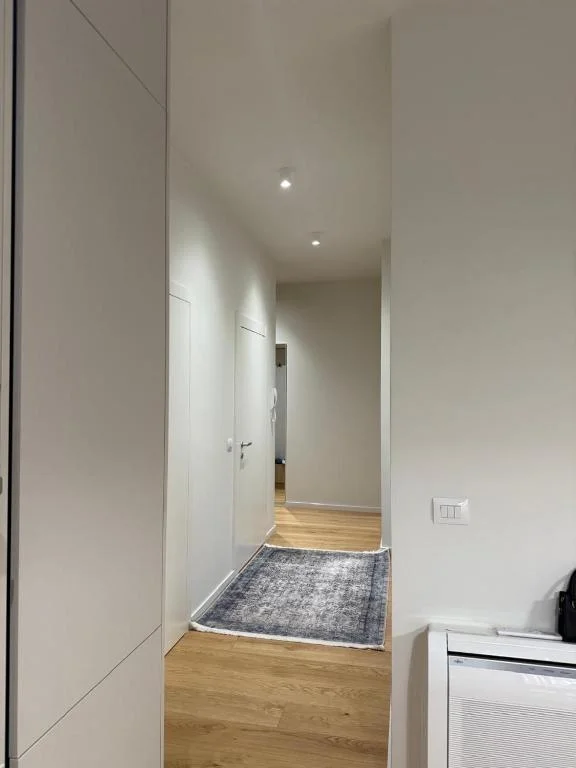 Tirane, jepet me qera apartament 2+1 Kati 3, 97 m² 1.200 € (RRUGA KOSOVAREVE)