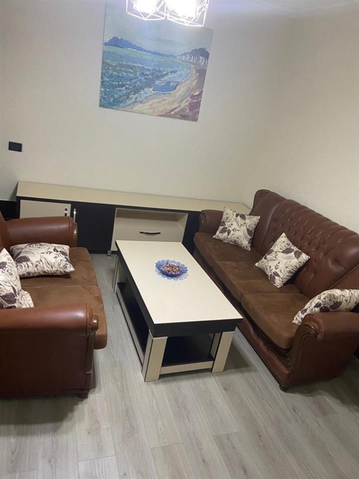 Tirane, jepet me qera apartament 2+1 Kati 2, 90 m² 450 € (Rruga Besa)