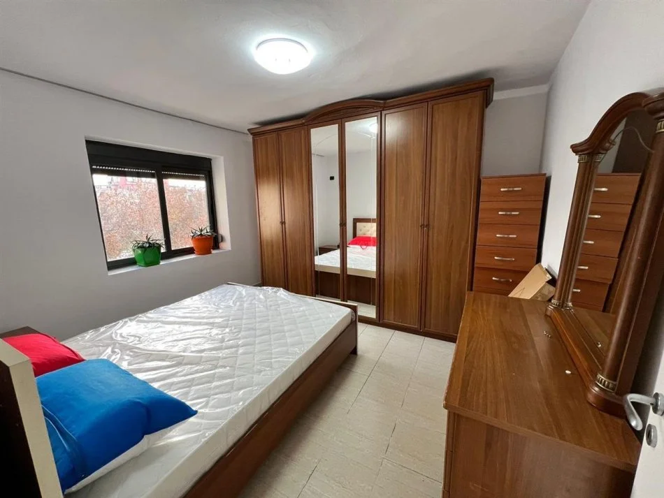 Tirane, jepet me qera apartament 2+1 Kati 3, 75 m² (Bardhyl)