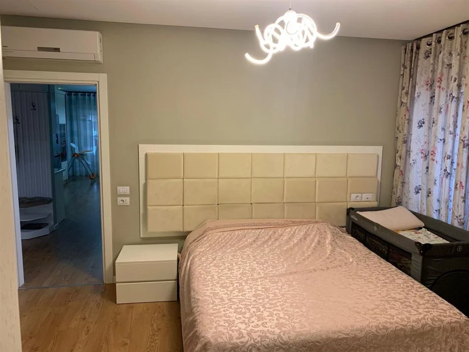 Tirane, jepet me qera apartament 2+1 Kati 5, 115 m² 800 € (Rruga Frosina Plaku)