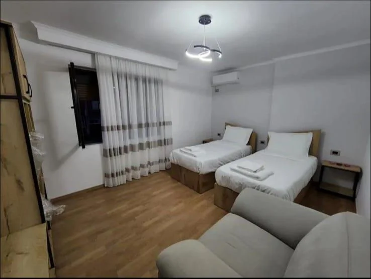 Tirane, jepet me qera apartament 2+1, Kati 3, 77 m² 600 € (STACIONI TRENIT)