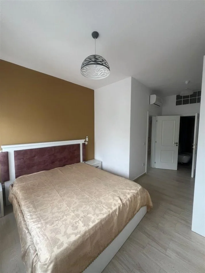 Tirane, jepet me qera apartament 2+1 Kati 4, 105 m² 850 € (Sheshi Skenderbej)