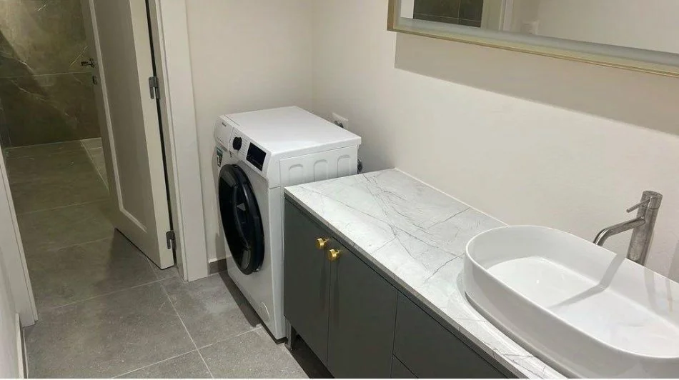 Tirane, jepet me qera apartament 2+1+Ballkon Kati 1, 95 m² 1.000 € (qender)