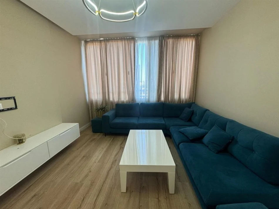 Tirane, jepet me qera apartament 2+1+Ballkon Kati 4, 95 m² 700 € (bulevardi i ri)