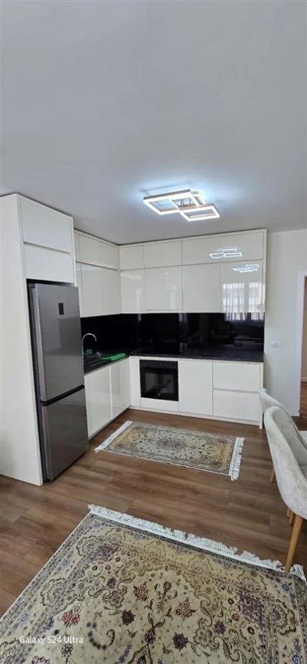 Tirane, jepet me qera apartament 2+1+Ballkon Kati 4, 115 m² 750 € (Bulevardi Zogu I)