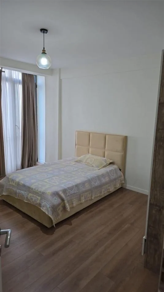 Tirane, jepet me qera apartament 2+1+Ballkon Kati 4, 115 m² 750 € (Bulevardi Zogu I)