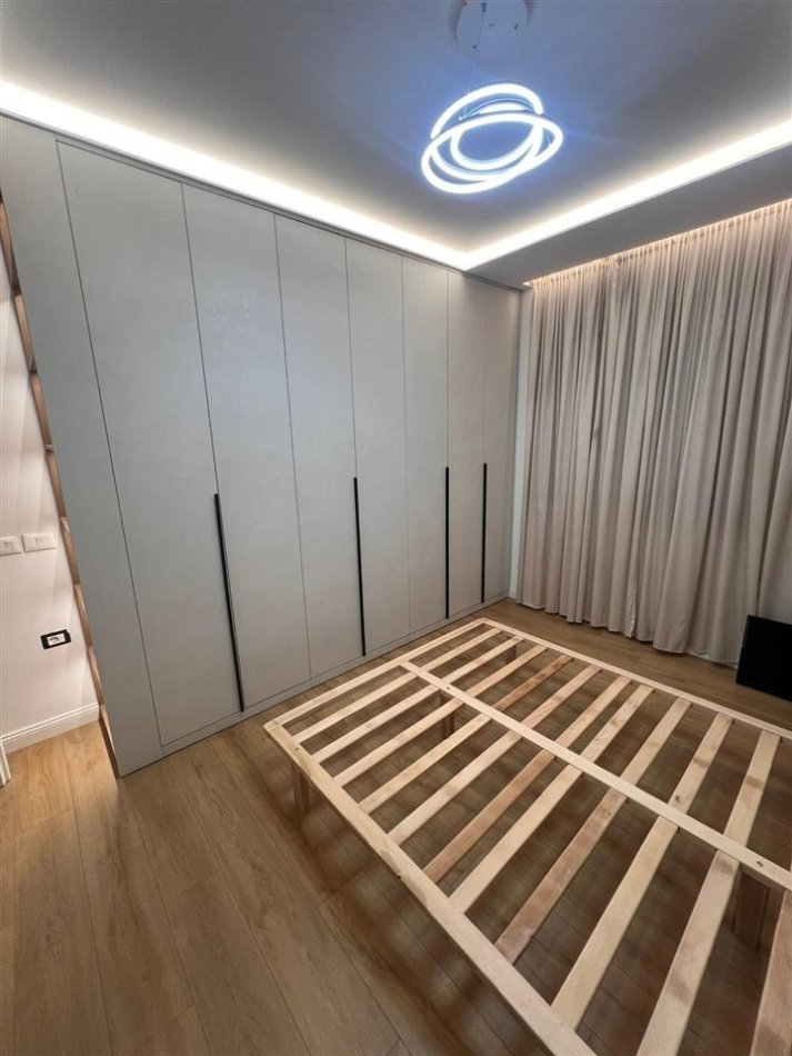 Tirane, jepet me qera apartament 2+1 Kati 2, 78 m² 850 € (FUSHA AVIACIONIT)