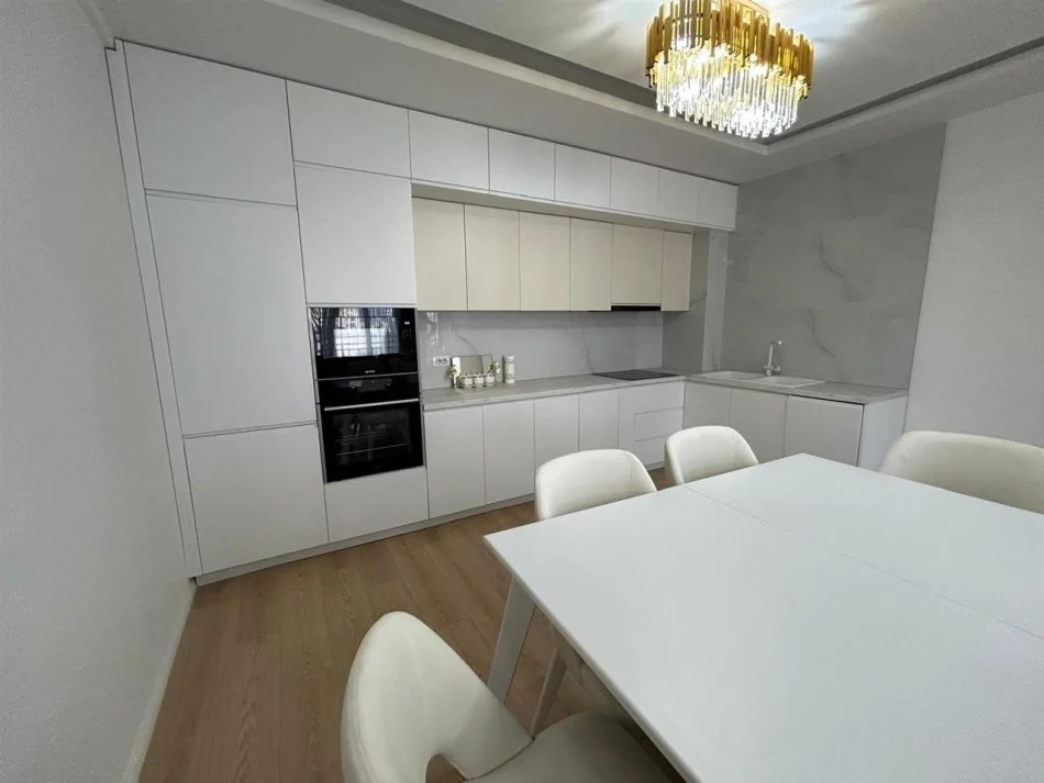 Tirane, jepet me qera apartament 2+1+Ballkon Kati 6, 110 m² 900 € (Kompleksi E88)