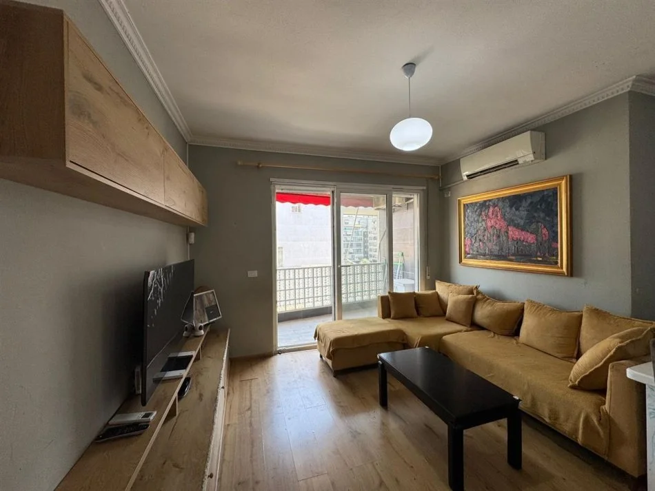 Tirane, jepet me qera apartament 2+1+Ballkon , 120 m² 1.000 € (Komuna e Parisit)