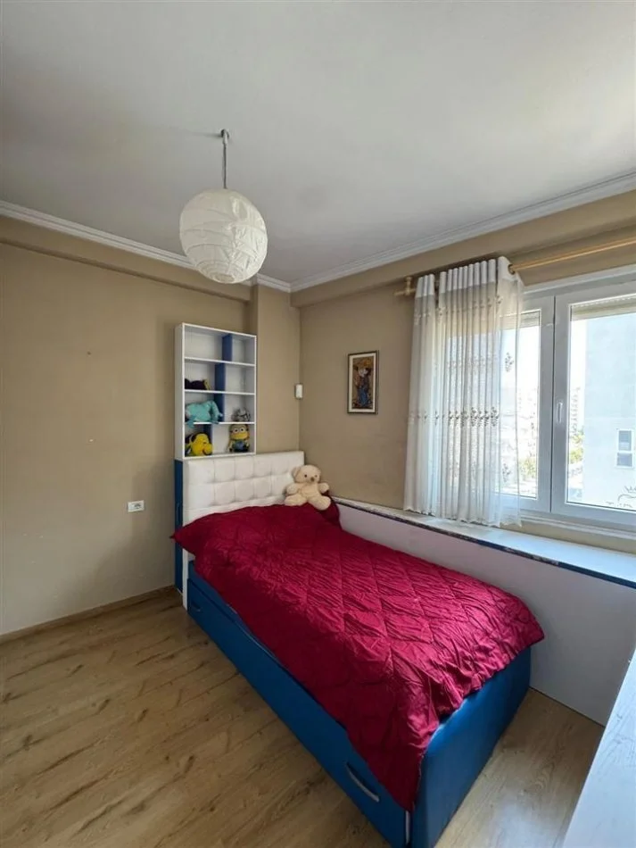 Tirane, jepet me qera apartament 2+1+Ballkon , 120 m² 1.000 € (Komuna e Parisit)