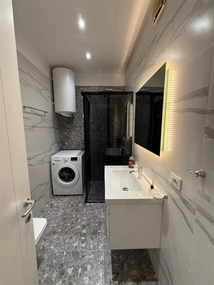 Tirane, jepet me qera apartament 2+1+Ballkon Kati 2, 95 m² 900 € (Kompleksi FZ)