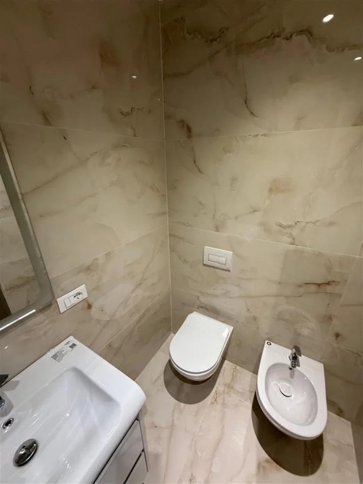 Tirane, jepet me qera apartament 2+1+Ballkon Kati 6, 125 m² 1.250 € (Parku Olimpik)