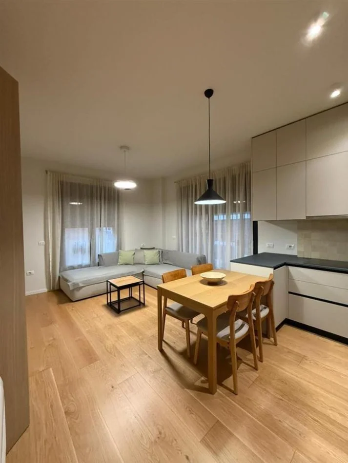 Tirane, jepet me qera apartament 2+1+Ballkon Kati 3, 94 m² 1.200 € (rruga e kosovareve)