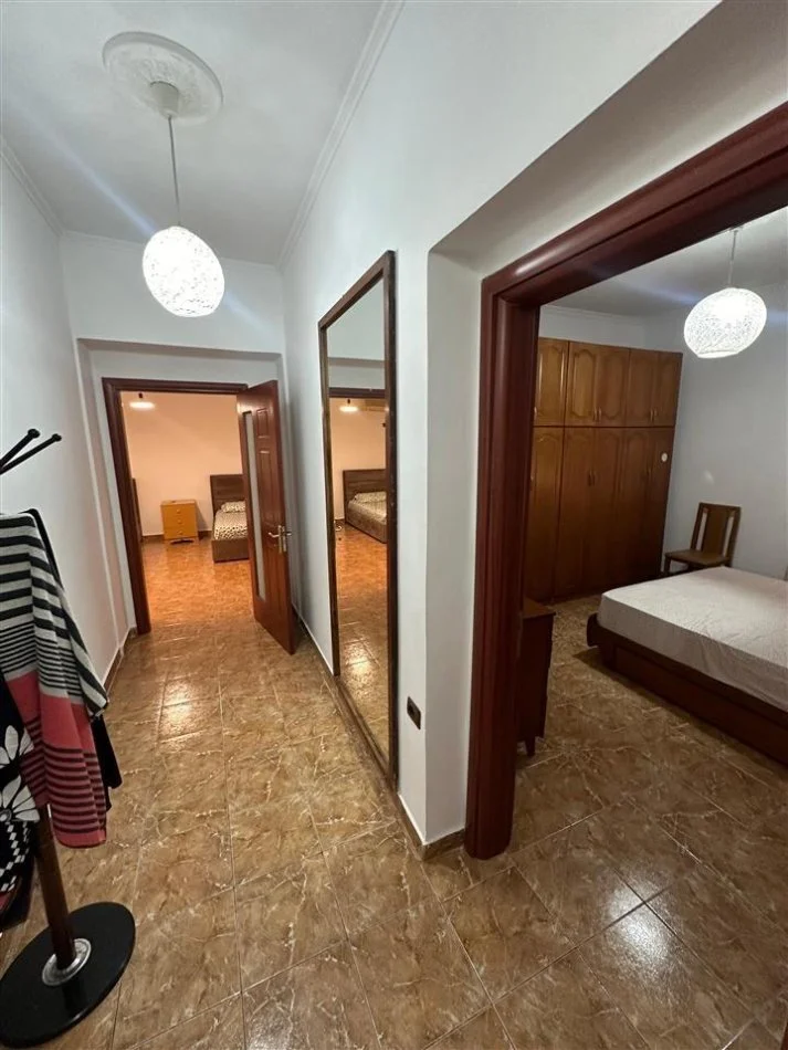 Tirane, jepet me qera apartament 2+1+Aneks+Ballkon Kati 3, 85 m² 500 € (Vasil Shanto)