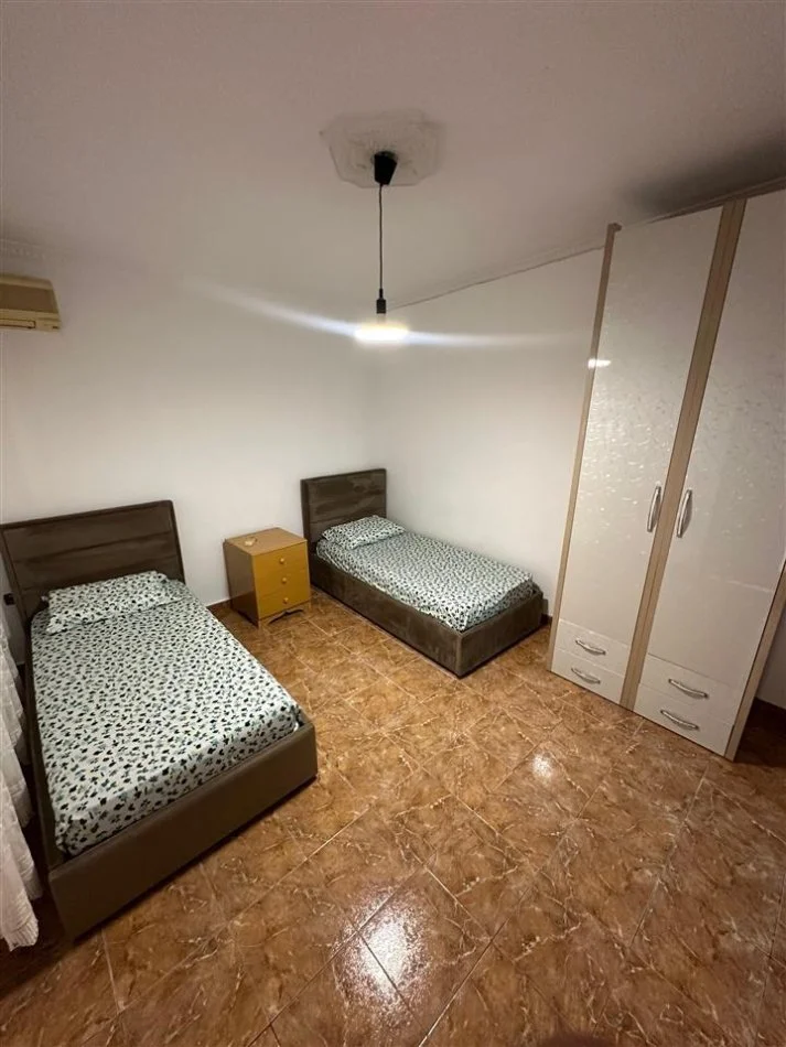 Tirane, jepet me qera apartament 2+1+Aneks+Ballkon Kati 3, 85 m² 500 € (Vasil Shanto)