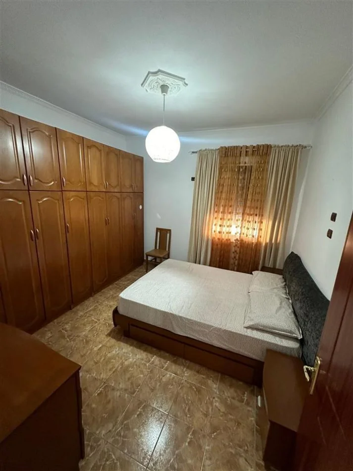 Tirane, jepet me qera apartament 2+1+Aneks+Ballkon Kati 3, 85 m² 500 € (Vasil Shanto)