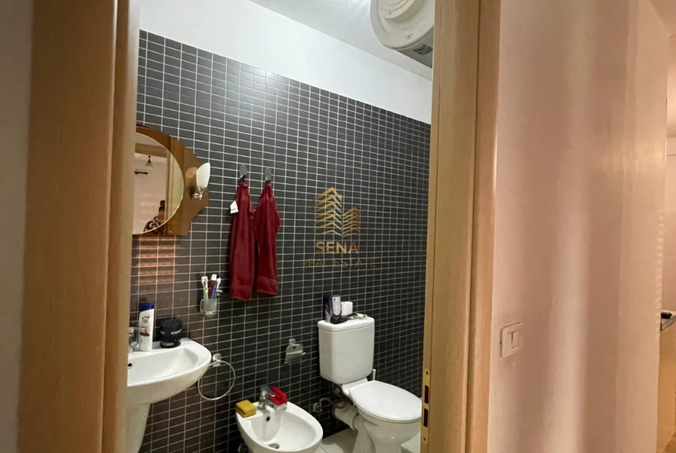 Tirane, jepet me qera apartament 2+1+Ballkon Kati 2, 95 m² 550 € (Kompleksi Ana)