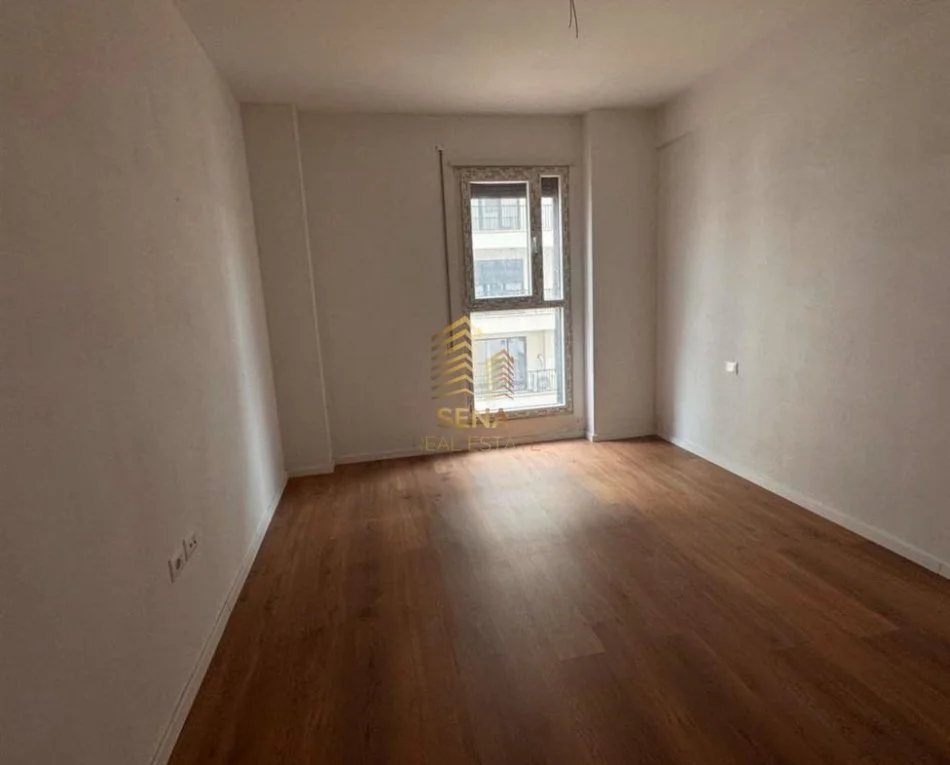 Tirane, jepet me qera ambjent biznesi Kati 6, 100 m² 600 € (Rruga Don Bosko)