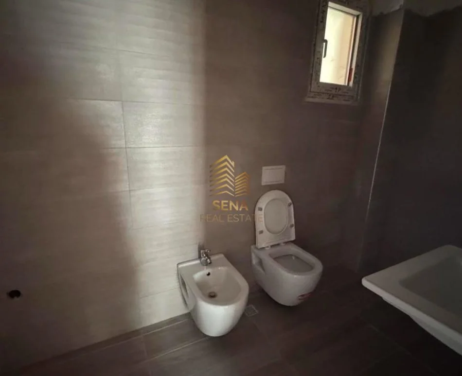 Tirane, jepet me qera ambjent biznesi Kati 6, 100 m² 600 € (Rruga Don Bosko)