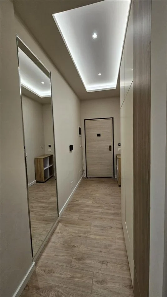 Tirane, jepet me qera apartament 3+1+Ballkon Kati 3, 118 m² 1.200 € (Liqeni i Thate)