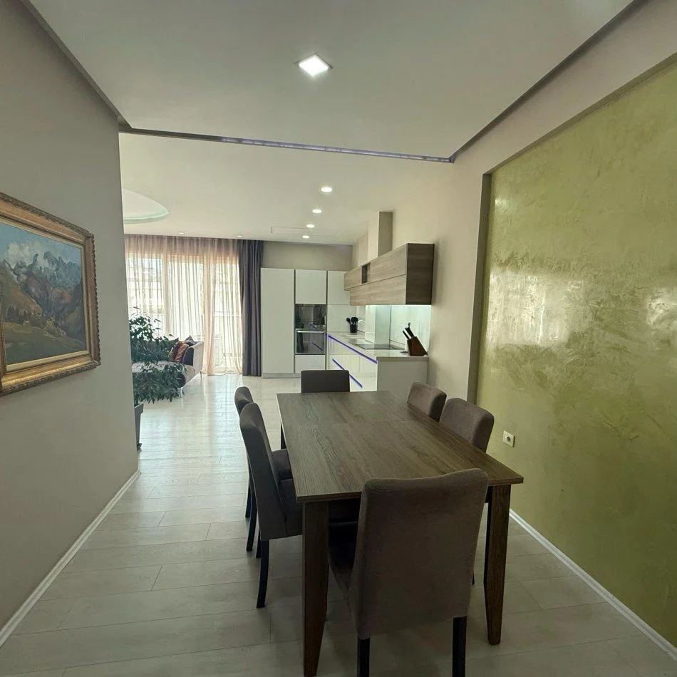 Tirane, jepet me qera apartament 3+1 Kati 4, 189 m² 1.300 € (KOMPLEKSI FZ)