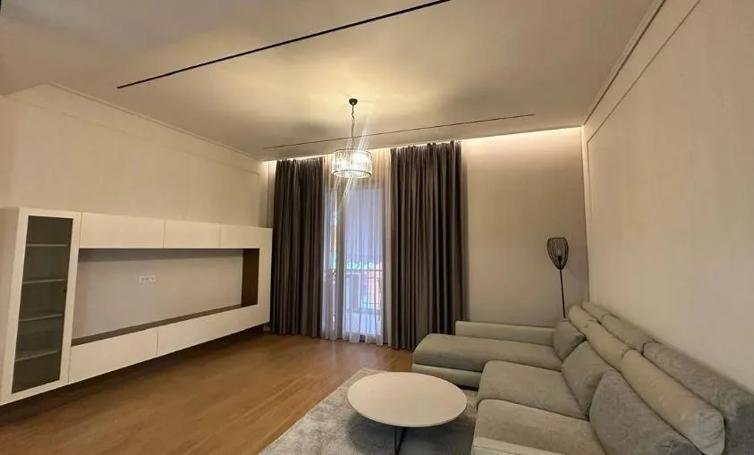 Tirane, jepet me qera 2+1+Ballkon Kati 4, 120 m² 1.200 € (Rruga Kavajes)