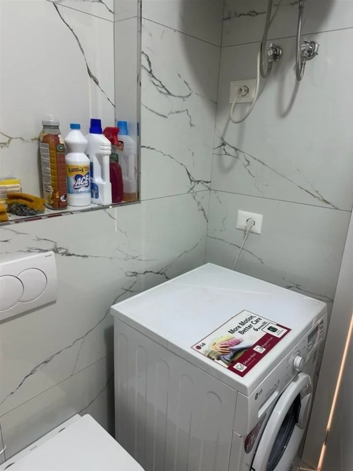 Tirane, jepet me qera apartament 1+1+Ballkon Kati 3, 65 m² 500 € (Rruga Bill Klinton)