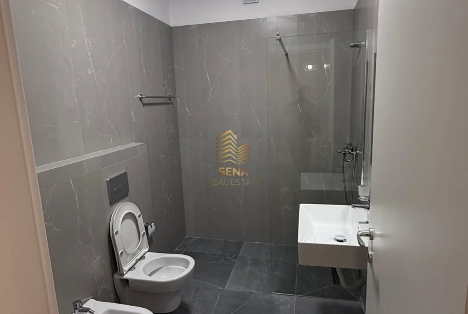 Tirane, jepet me qera apartament 1+1+Ballkon Kati 3, 70 m² 500 € (5 Maji)