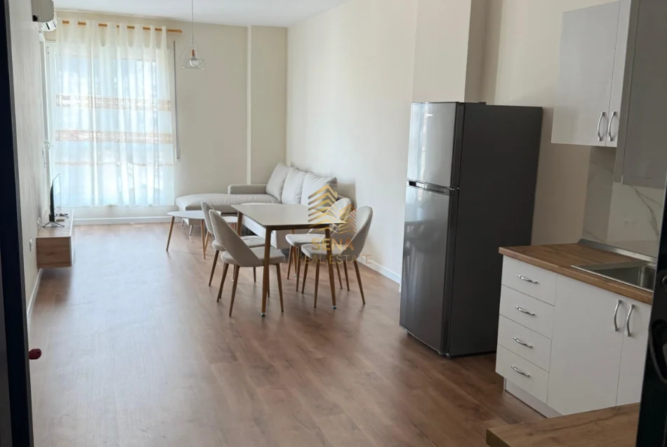 Tirane, jepet me qera apartament 1+1+Ballkon Kati 3, 70 m² 500 € (5 Maji)