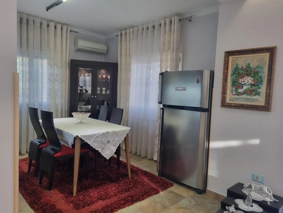 Tirane, jepet me qera apartament 2+1 Kati 3, 102 m² 600 € (Rruga Elbasanit)