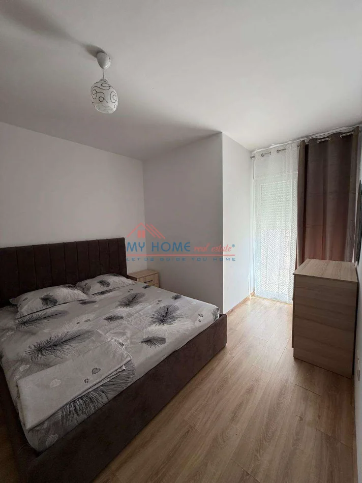 Tirane, jepet me qera apartament 2+1+Ballkon Kati 2, 85 m² 750 € (Ali Demi)