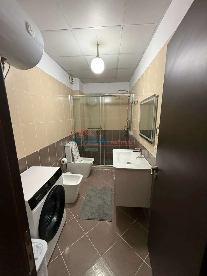 Tirane, jepet me qera apartament 2+1+Ballkon Kati 2, 85 m² 750 € (Ali Demi)