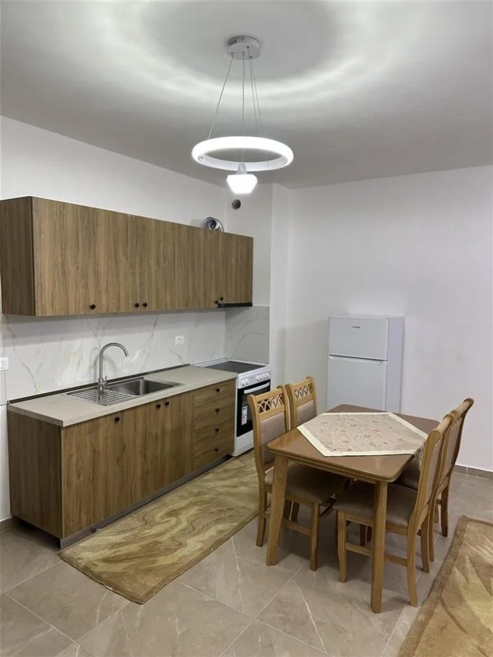 Tirane, jepet me qera apartament 1+1+Ballkon Kati 8, 65 m² 400 € (ASTIR JOLLA)