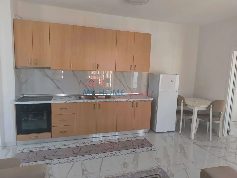 Tirane, jepet me qera apartament 1+1+Ballkon Kati 7, 70 m² 550 € (Rruga 5 Maji)