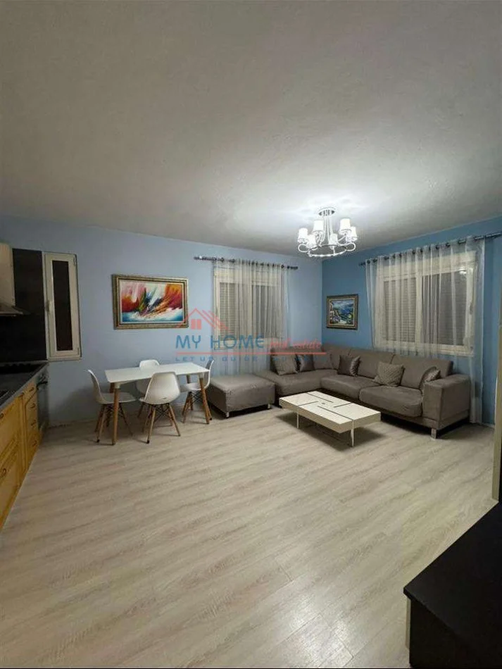 Tirane, jepet me qera apartament 2+1+Ballkon Kati 3, 80 m² 600 € (Rruga Ferit Xhajko)