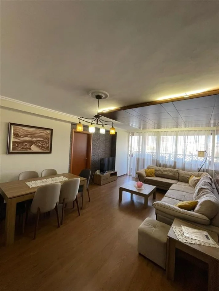 Tirane, jepet me qera apartament 3+1+Aneks+Ballkon Kati 6, 140 m² 1.000 € (Ish Ekspozita)