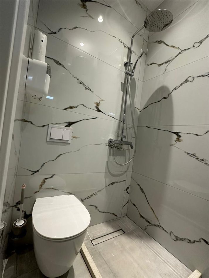 Tirane, jepet me qera apartament 1+1+Ballkon Kati 2, 50 m² 800 € (Bllok)
