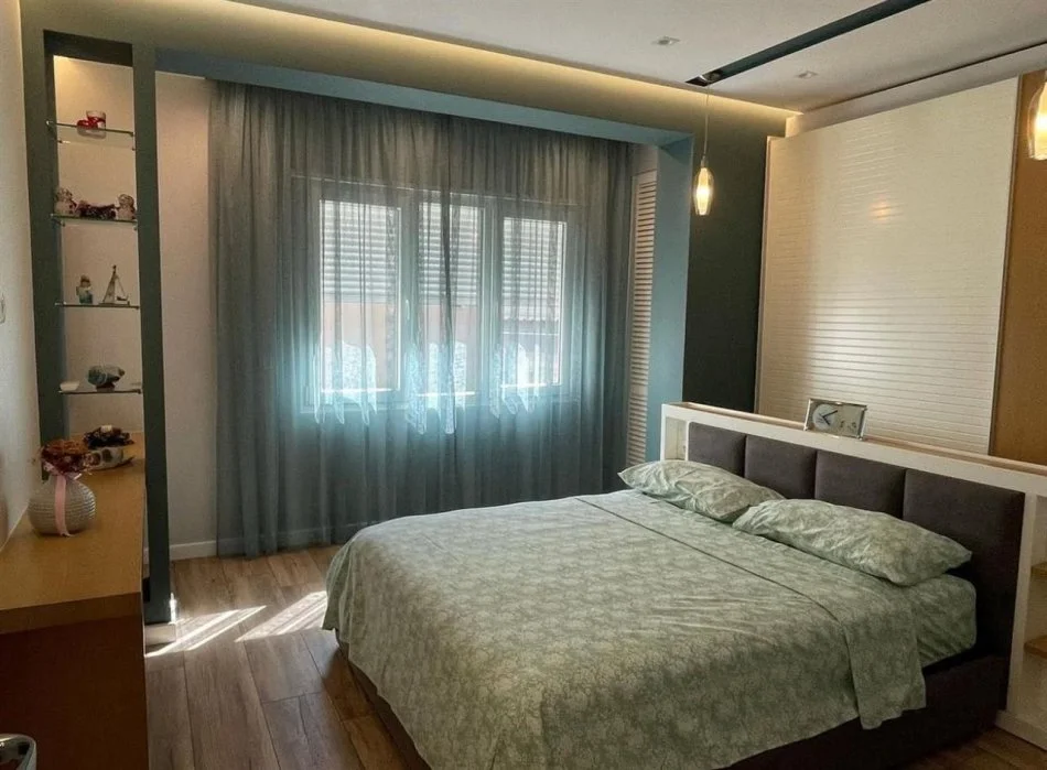 Tirane, jepet me qera apartament 3+1+Ballkon Kati 2, 140 m² 1.600 € (Kopshti Zoologjik)