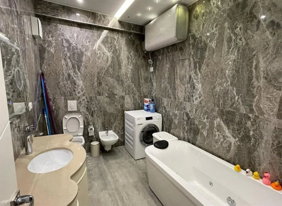 Tirane, jepet me qera apartament 3+1+Ballkon Kati 2, 140 m² 1.600 € (Kopshti Zoologjik)