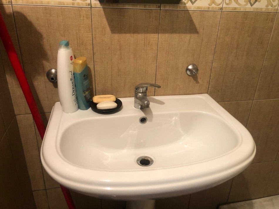 Tirane, jepet me qera zyre Kati 3, 77 m² 1.000 € (Shallvaret)