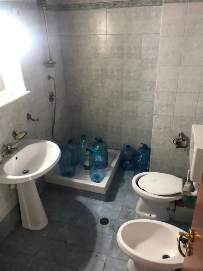 Tirane, jepet me qera ambjent biznesi , Kati 2, 110 m² 1,200 € (Stadium Dinamo)