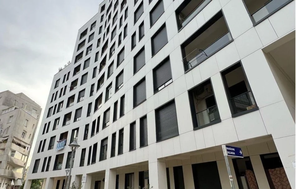 Tirane, jepet me qera ambjent biznesi Kati 0, 65 m² 400 € (Kompleksi Kontakt)