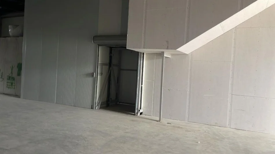 Tirane, jepet me qera ambjent biznesi Kati 0, 1.710 m² 4.500 € (Vore)