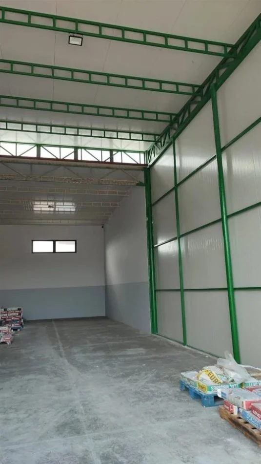 Tirane, jepet me qera garazh Kati 0, 240 m² 1.300 € (Vore)