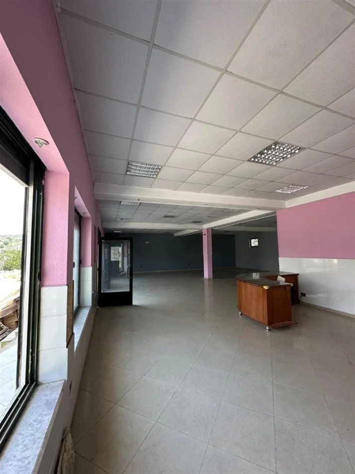 Tirane, jepet me qera ambjent biznesi Kati 0, 600 € (Autostrada Tirane Durres)