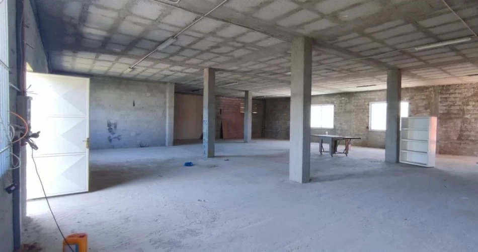 Tirane, jepet me qera ambjent biznesi Kati 2, 355 m² 700 € (Kashar)