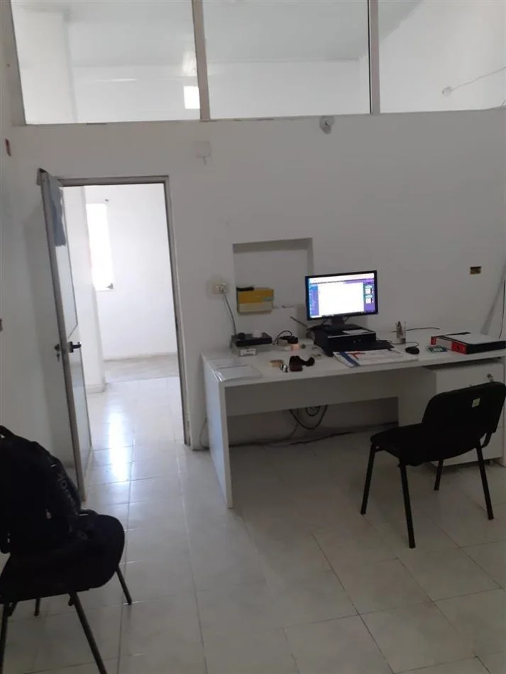 Tirane, jepet me qera ambjent biznesi Kati 2, 365 m² 750 € (Sauk)