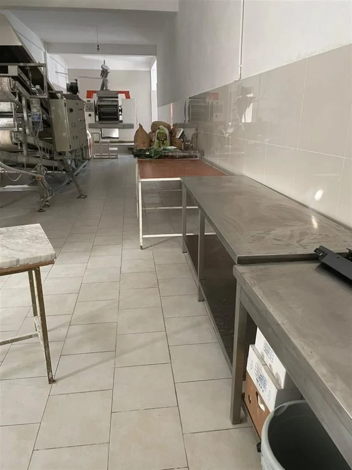 Tirane, jepet me qera ambjent biznesi Kati 0, 135 m² 700 € (Yzberisht)